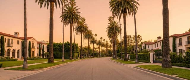 Appliance repair technician in Beverly Hills, CA kitchen
