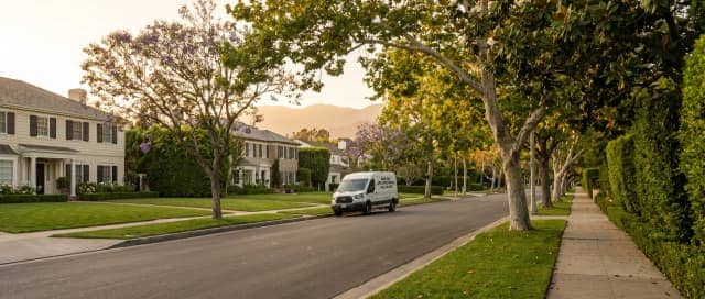 Appliance repair technician in Brentwood, CA kitchen