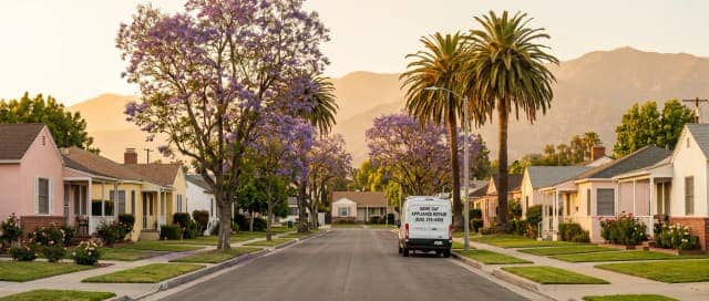 Appliance repair technician in Burbank, CA kitchen