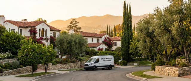 Appliance repair technician in Glendale, CA kitchen