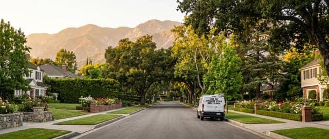 Appliance repair technician in La Canada Flintridge, CA kitchen