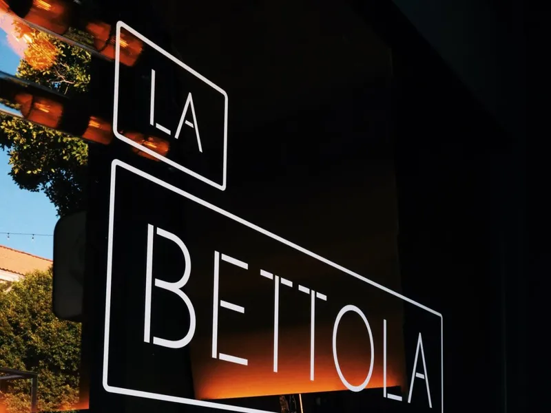 La Bettola di Terroni window lettering in Larchmont Village